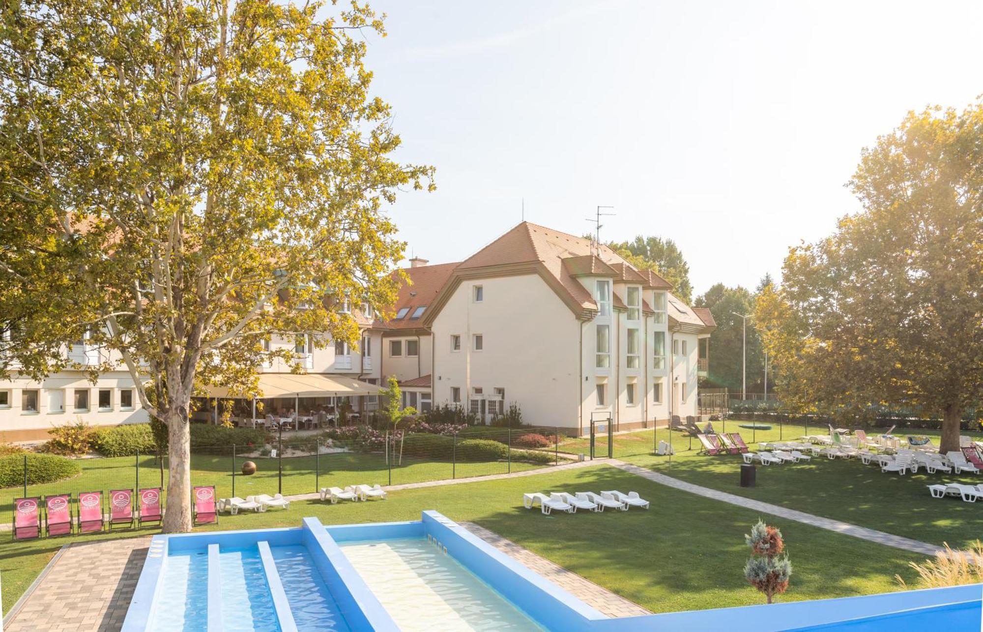 Aqua Hotel Termal Мошонмадьяровар Экстерьер фото