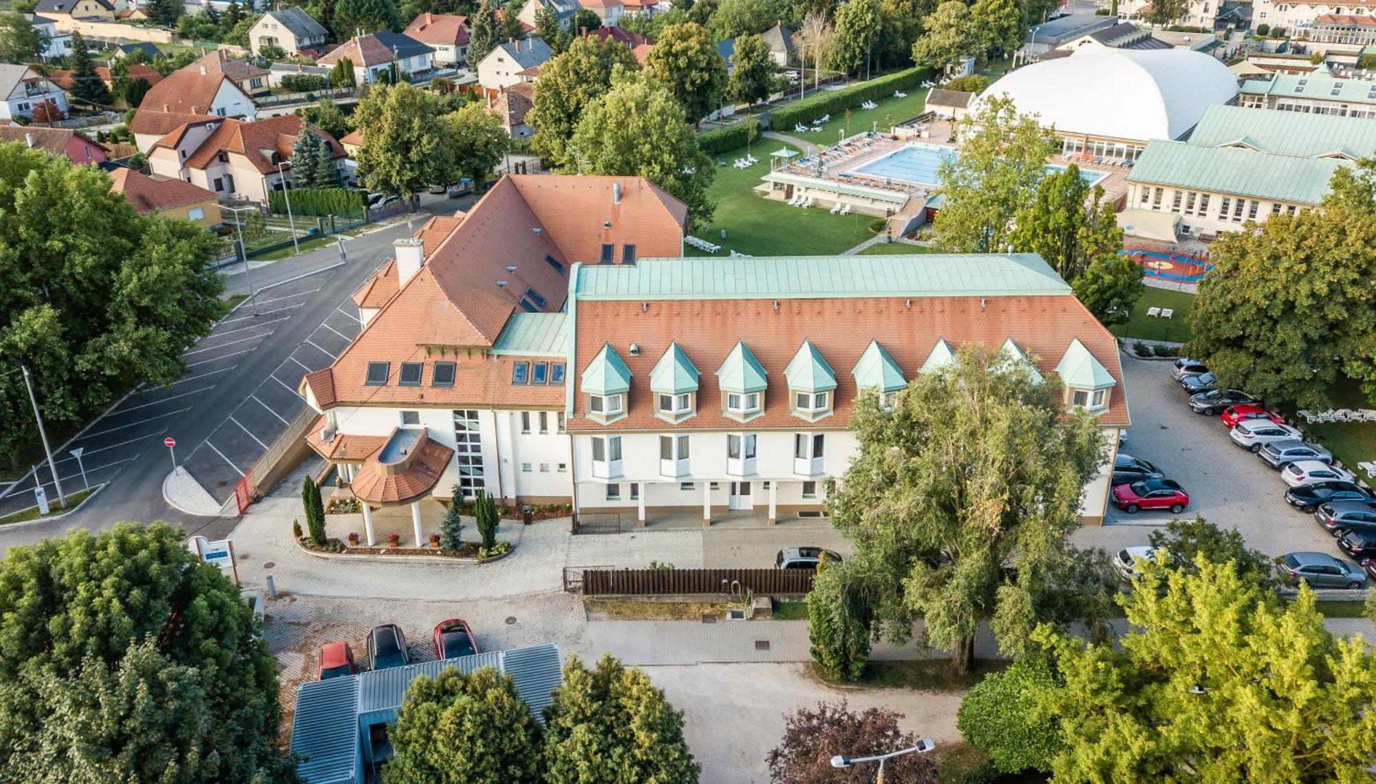 Aqua Hotel Termal Мошонмадьяровар Экстерьер фото