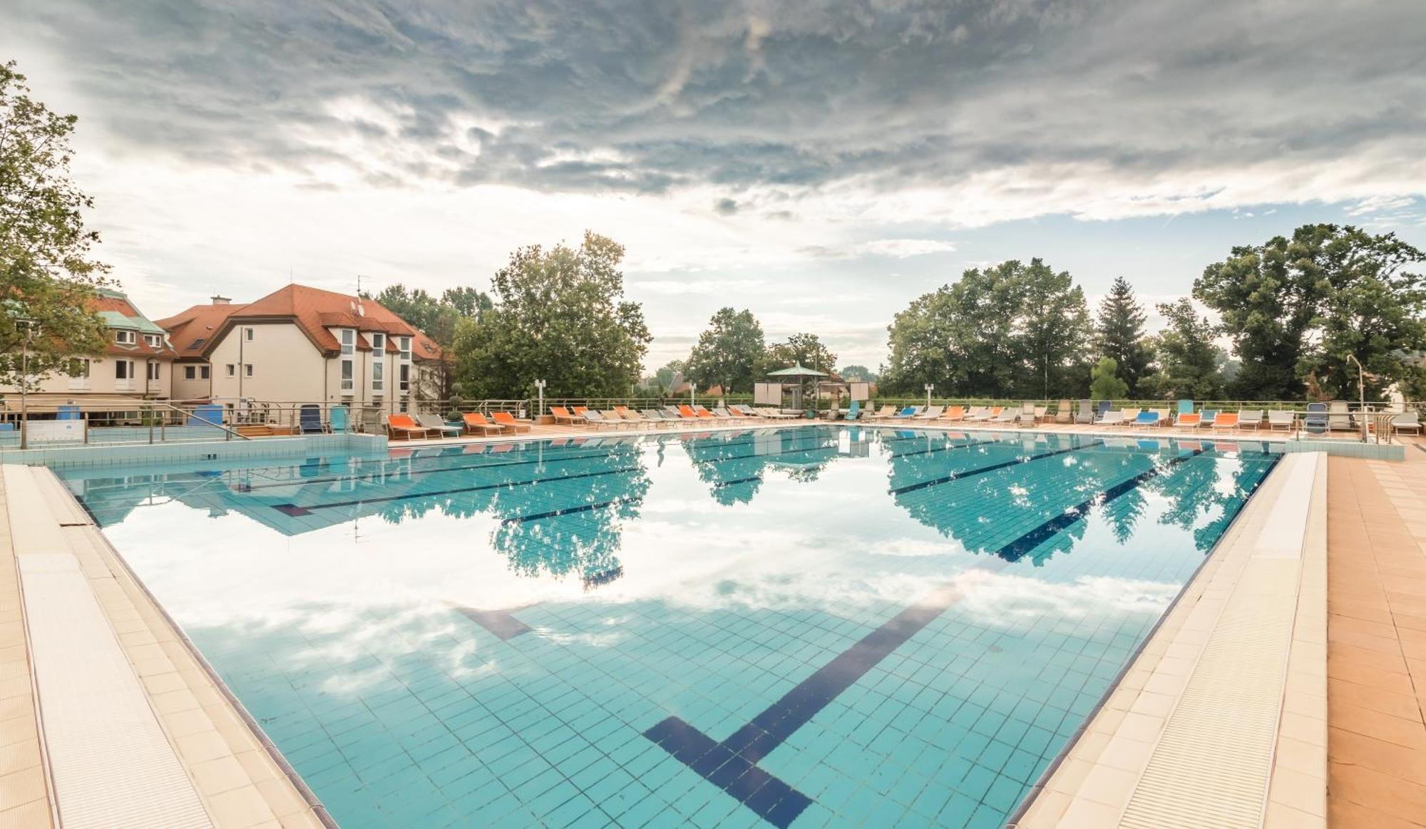 Aqua Hotel Termal Мошонмадьяровар Экстерьер фото
