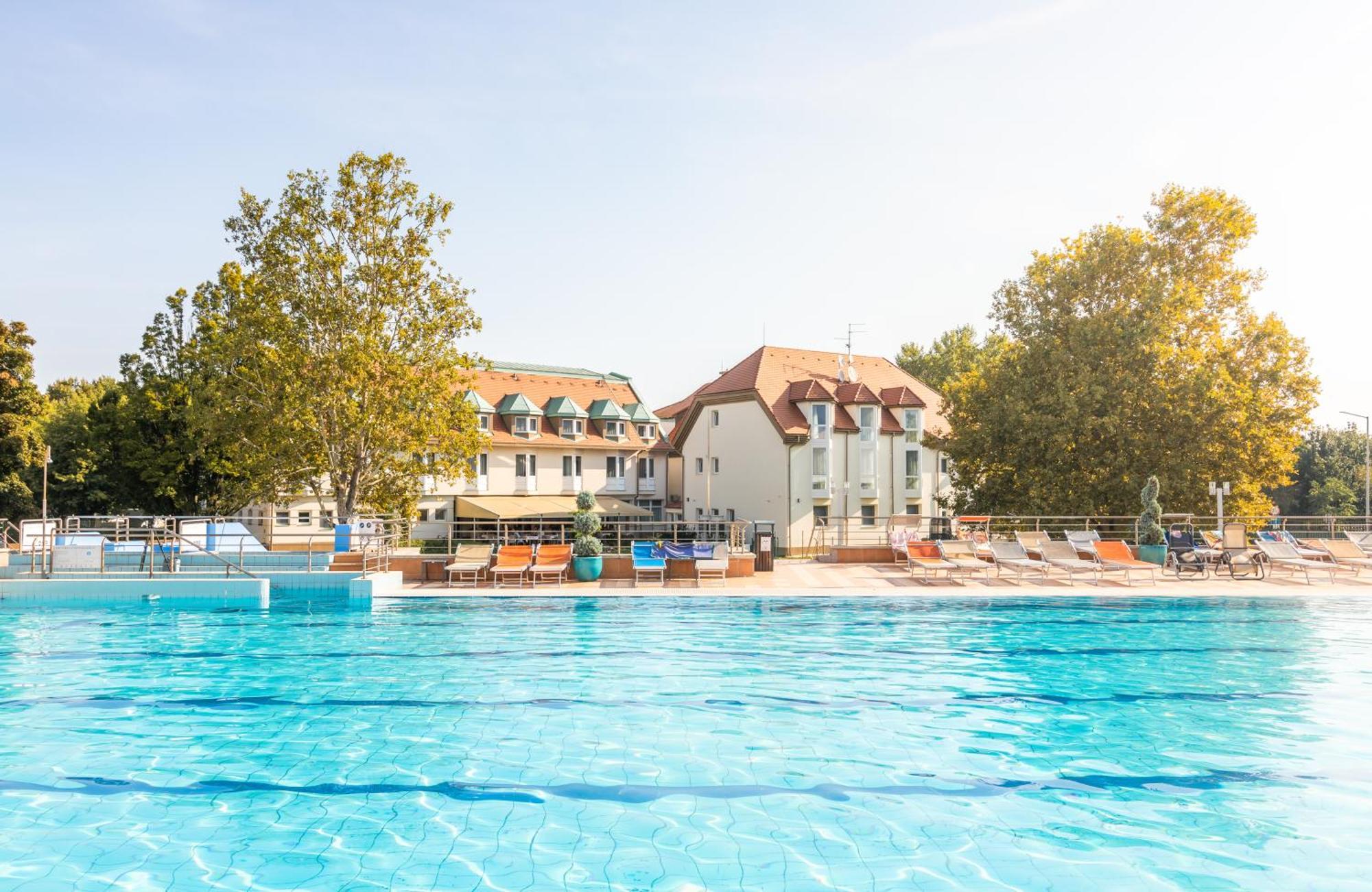 Aqua Hotel Termal Мошонмадьяровар Экстерьер фото