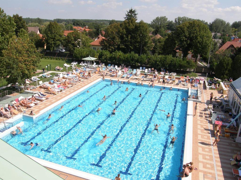 Aqua Hotel Termal Мошонмадьяровар Экстерьер фото