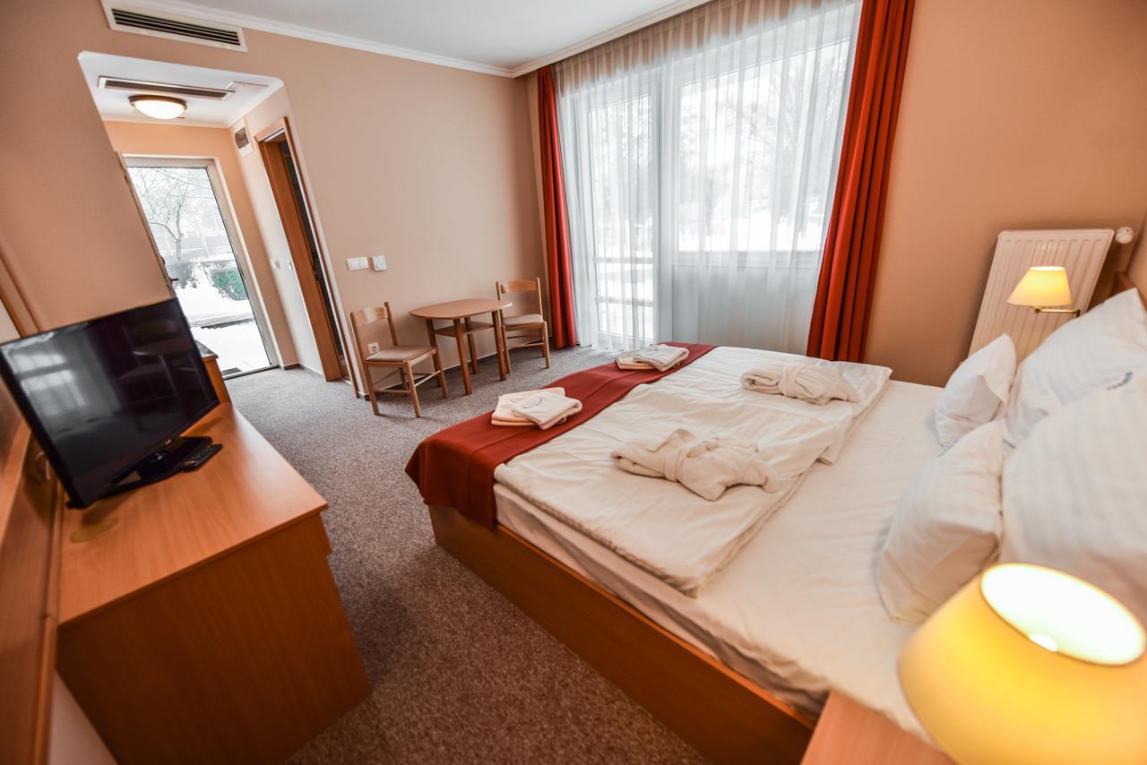 Aqua Hotel Termal Мошонмадьяровар Экстерьер фото
